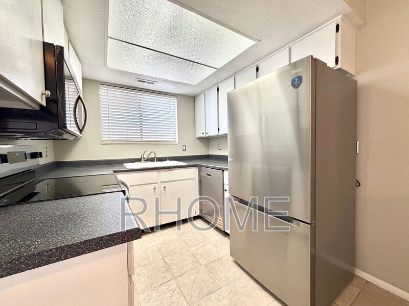 2 Bedroom Condo ~ Top-Floor ~ Milcreek property image