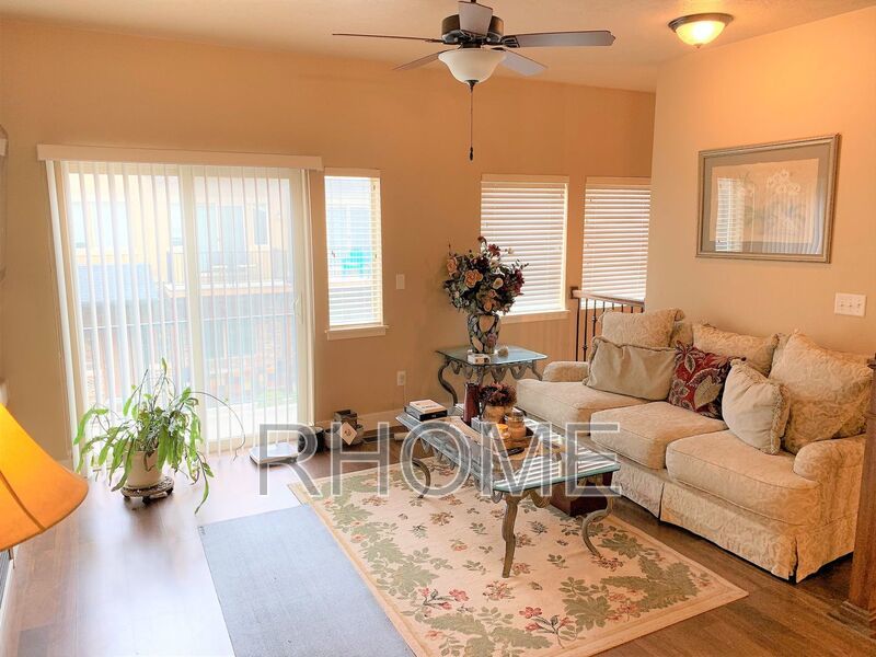 4 Bedroom Townhouse ~ Great Access! property image