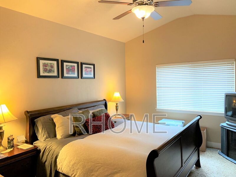 4 Bedroom Townhouse ~ Great Access! property image