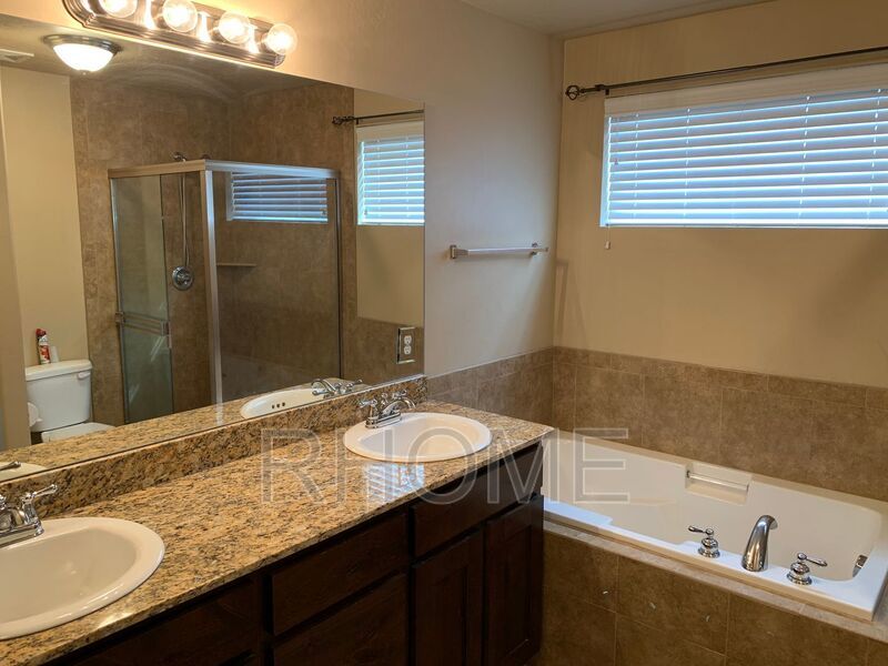 4 Bedroom Townhouse ~ Great Access! property image