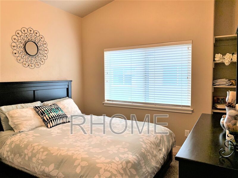 4 Bedroom Townhouse ~ Great Access! property image