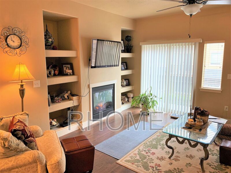 4 Bedroom Townhouse ~ Great Access! property image