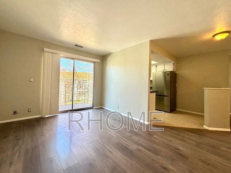 2 Bedroom Condo ~ Top-Floor ~ Milcreek property image
