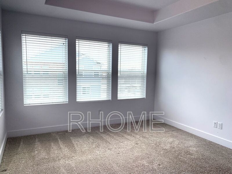 3 Bedroom Townhouse ~ Bright and Spacious! ~ Great Location! property image