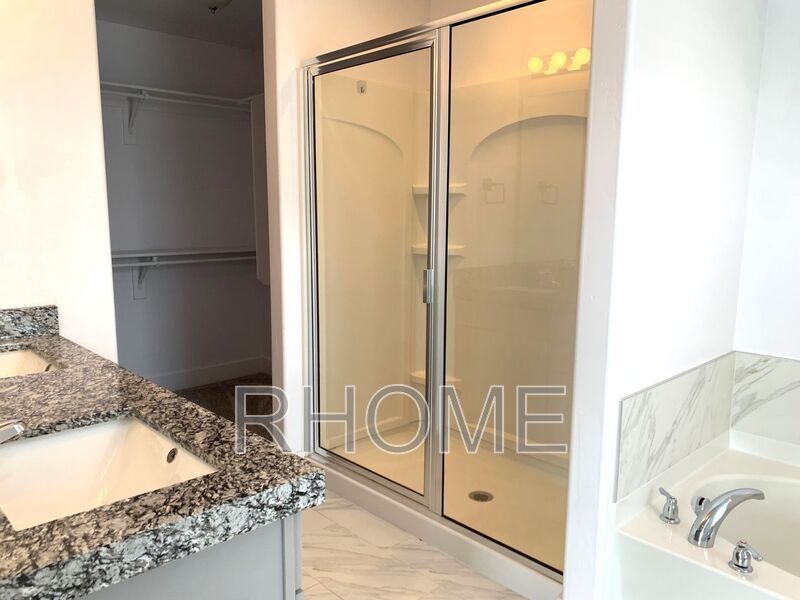 3 Bedroom Townhouse ~ Bright and Spacious! ~ Great Location! property image