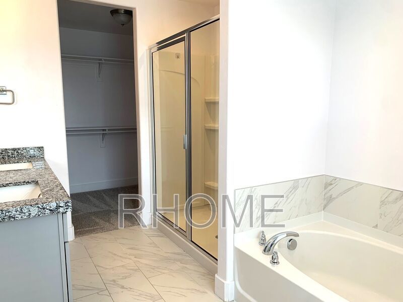 3 Bedroom Townhouse ~ Bright and Spacious! ~ Great Location! property image
