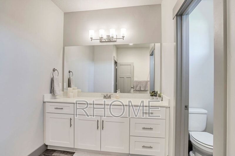 4 Bedroom town home with finished basement In Riverton property image