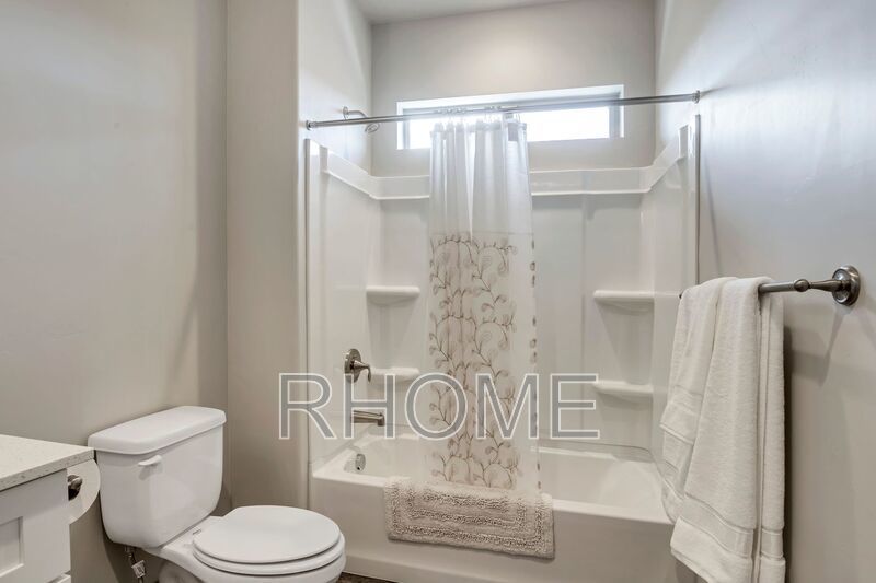 4 Bedroom town home with finished basement In Riverton property image