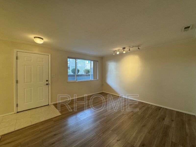 2 Bedroom 1 Bathroom Apt in SLC property image