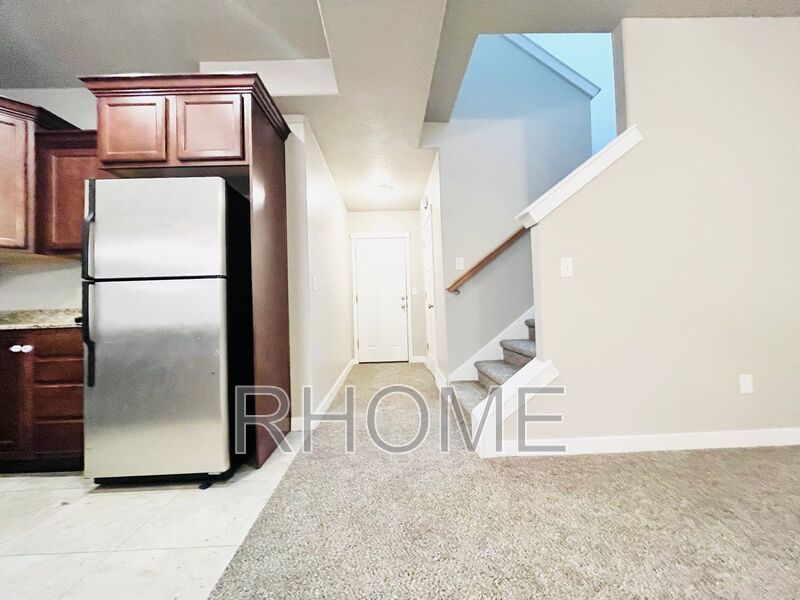 Bright and Spacious 3bd 2bath Townhome property image