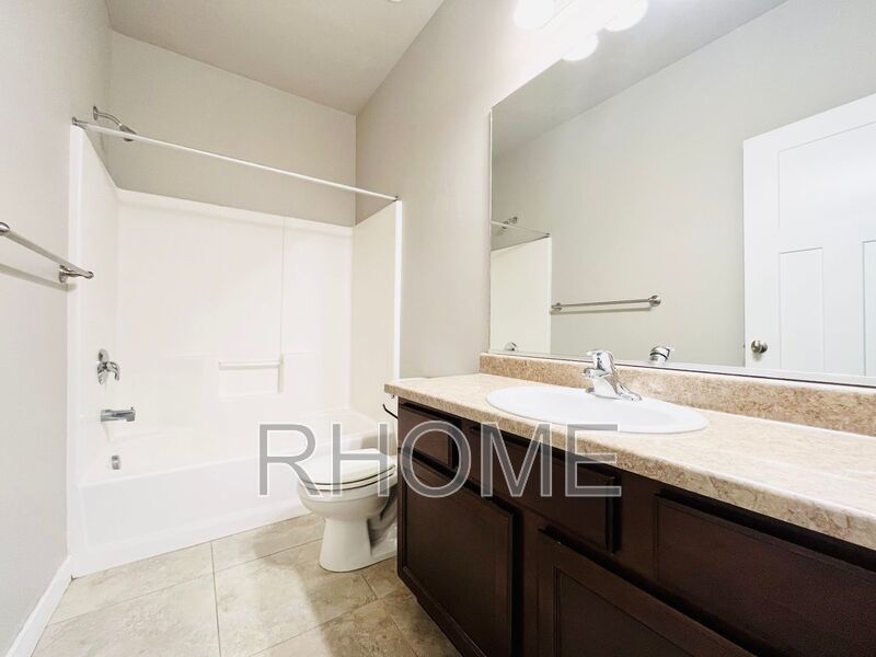 Bright and Spacious 3bd 2bath Townhome property image