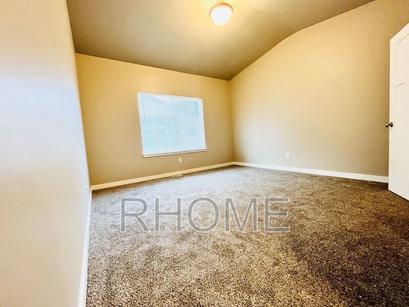 Bright and Spacious 3bd 2bath Townhome property image