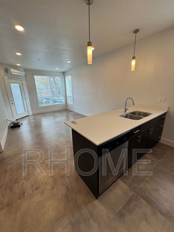 Great 1 bed 1 bath condo in downtown SLC property image