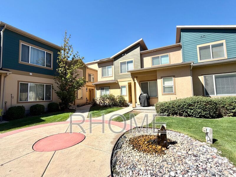 Bright and Spacious 3bd 2bath Townhome property image