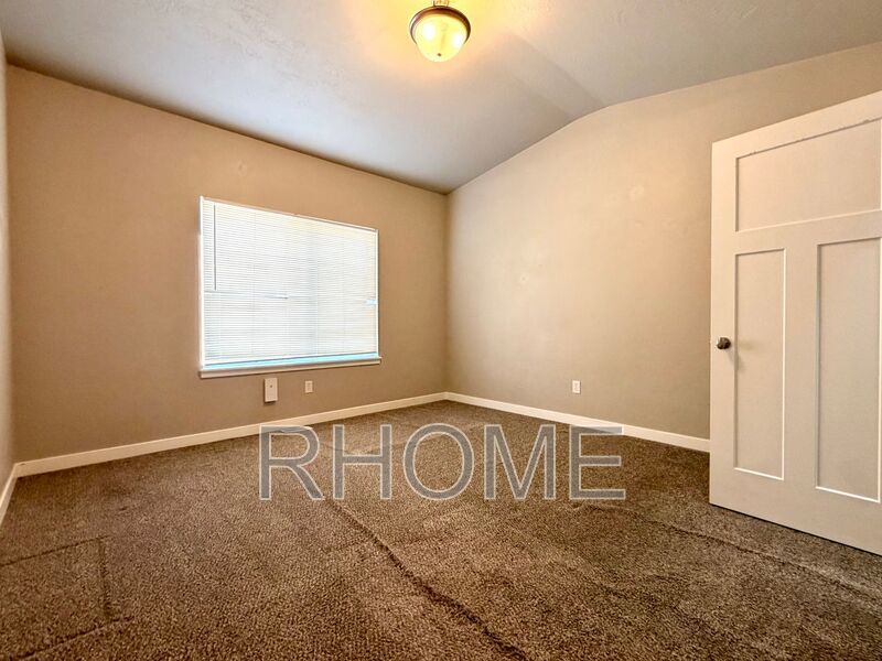 Bright and Spacious 3bd 2bath Townhome property image