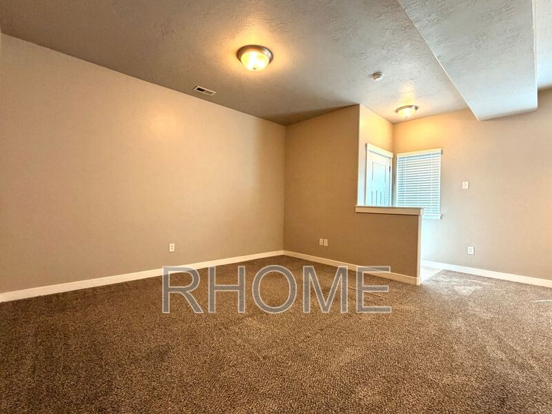 Bright and Spacious 3bd 2bath Townhome property image