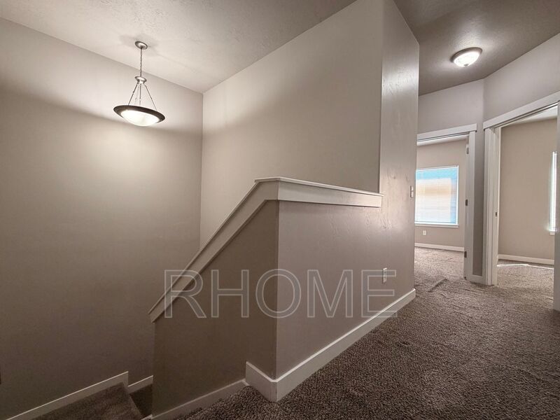 Bright and Spacious 3bd 2bath Townhome property image
