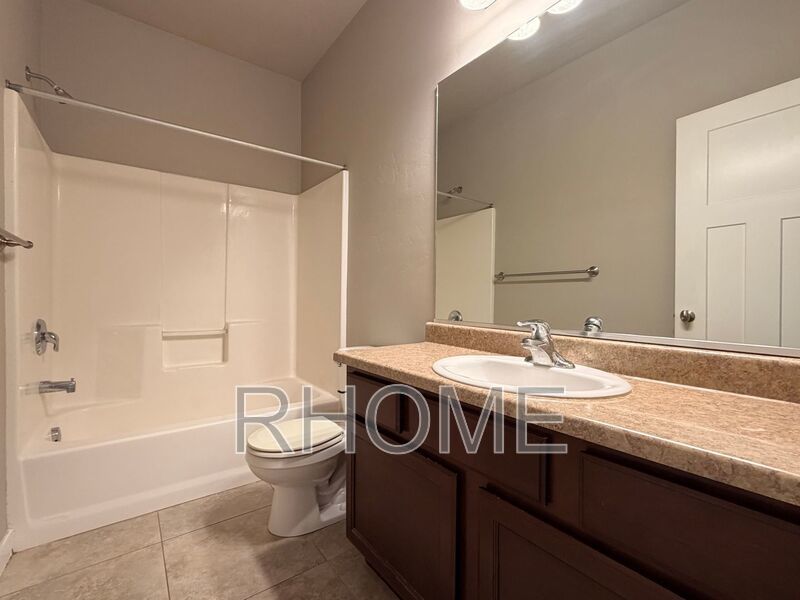 Bright and Spacious 3bd 2bath Townhome property image