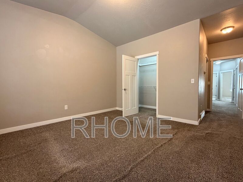 Bright and Spacious 3bd 2bath Townhome property image