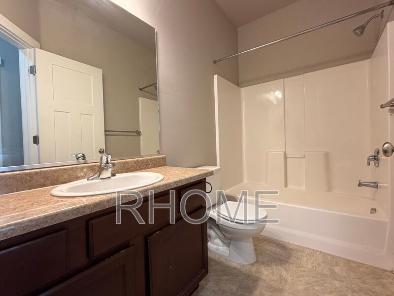 Bright and Spacious 3bd 2bath Townhome property image