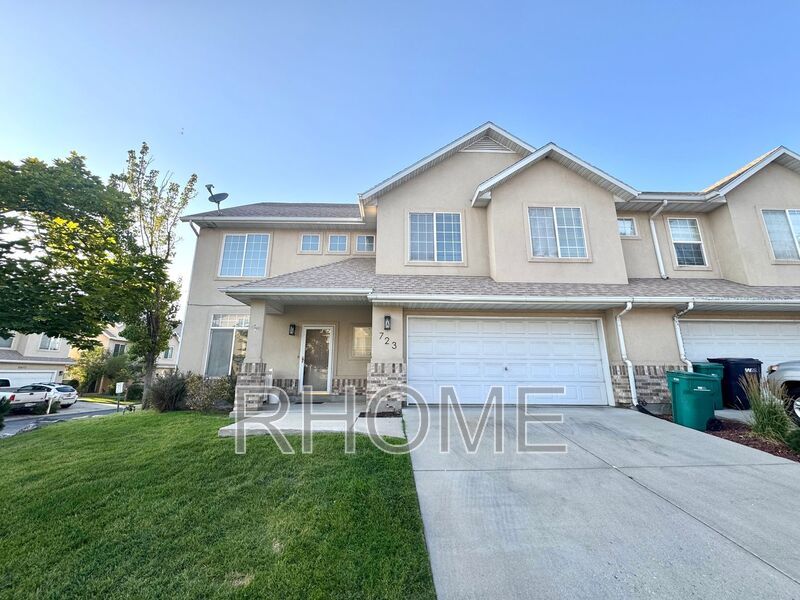 Amazing 4 Bed 2.5 Bath Townhome In Sandy property image