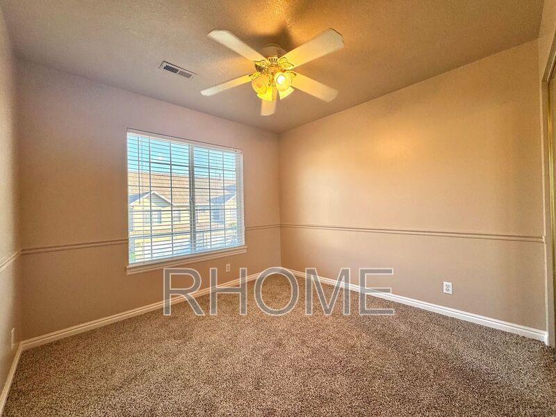 Amazing 4 Bed 2.5 Bath Townhome In Sandy property image