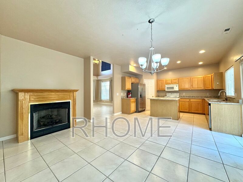 Amazing 4 Bed 2.5 Bath Townhome In Sandy property image