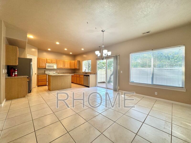 Amazing 4 Bed 2.5 Bath Townhome In Sandy property image